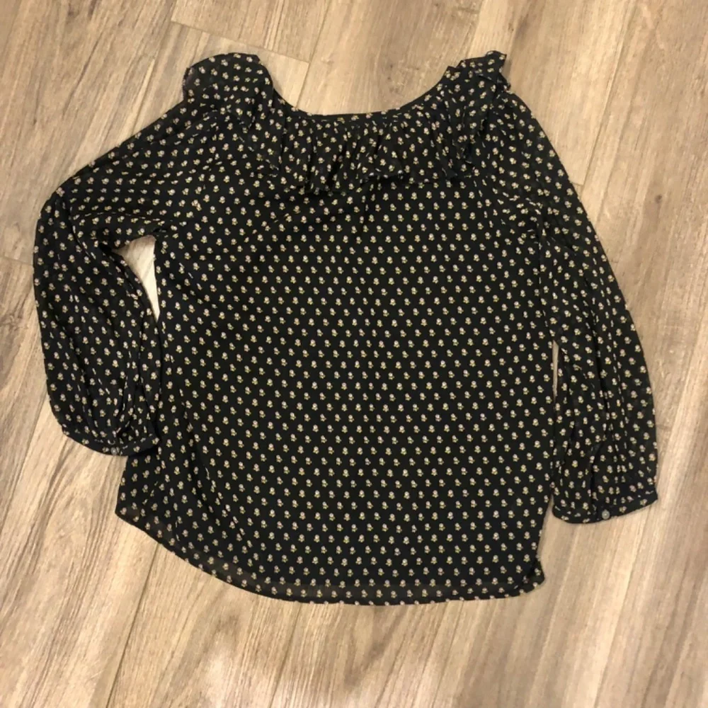 Ann Taylor Loft sheer 3/4 sleeve v neck ruffle shirt size small - Picture 5 of 5